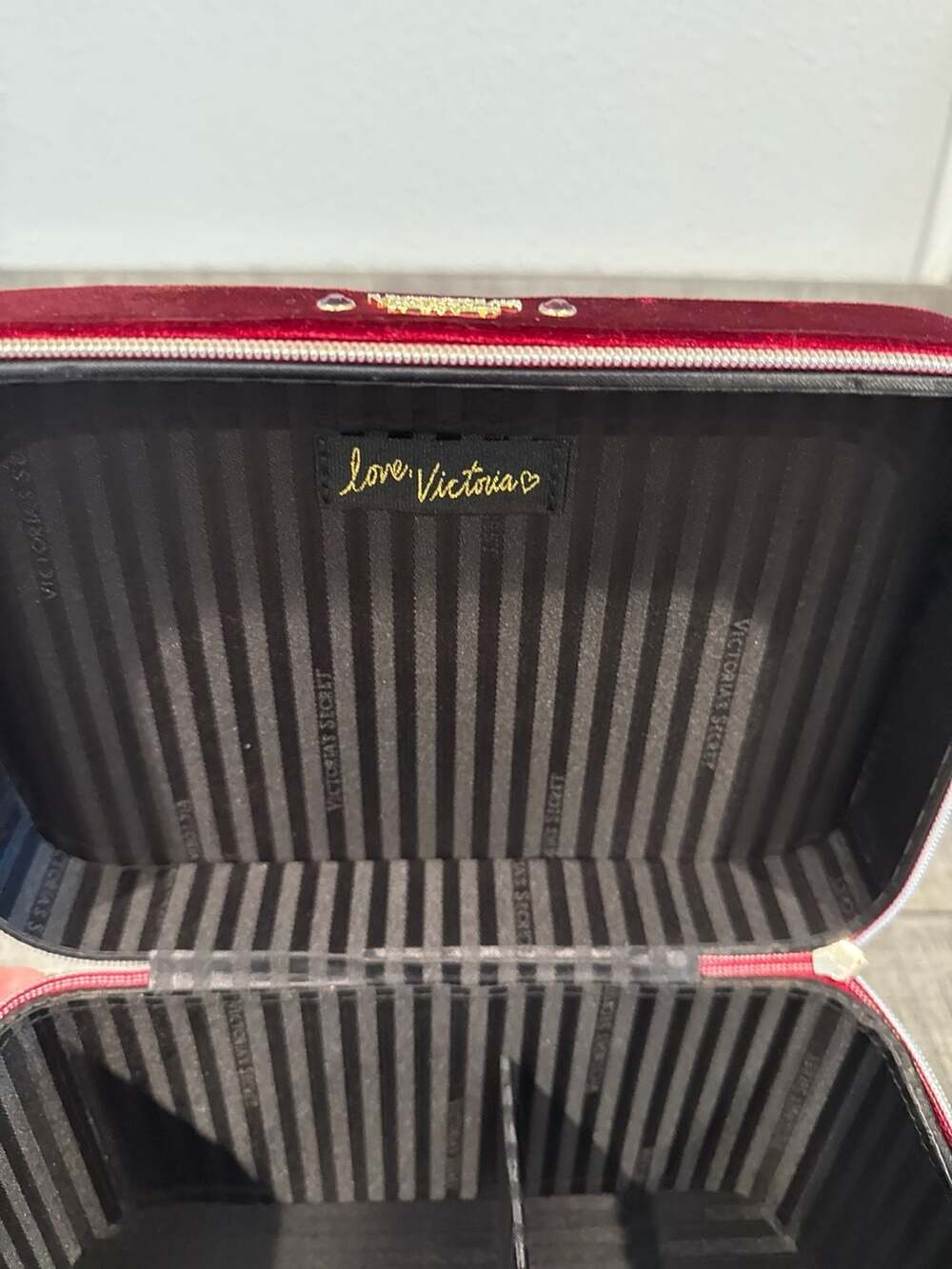 Victoria's Secret Red Velvet Studded Vanity Train Case Makeup Bag - Picture 6 of 6